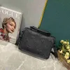 Стили -эндибаги Mens Mensment Borptame Black Cross Body Sucks Scossed Leather Slocware Adnembare Magnetic Clapm Sudbag Ambassadeur PM Messenger маленькая квадратная сумка