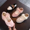 Platte schoenen prinses kinderen leer voor meisjes bloem casual glitter kinderen peuter 2023 bowknot kid sandalen
