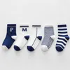 Chaussettes 5 paires/lot de garçons et lettre coton rayé tricoté automne enfants filles chaussettes de sport scolaire G220524