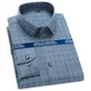 メンズドレスシャツメンズ2023高品質のピュアカラービジネスボタンアップシャツ秋の冬の格子縞の長袖