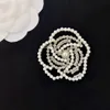 Designer Broches Femmes Émail à l'huile Embossé Timbre Pins 18K Plaqué Or offre spéciale Hommes Marque Lettre Incrustation Cristal Strass Bijoux Broche Charme