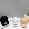 Diseñador de lujo B Gorra de béisbol Sombrero para mujer para hombre Cúpula ajustable Casual Todo-fósforo Pareja Estilo caliente Moda Sombreros para adultos Calidad superior Disponible en tres colores