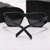 Fritidsdesigner Solglasögon Mode Retro för Solglasögon Kvinnor Män Triangulärt mönster Solglasögon Adumbral 5 färgalternativ Glasögon