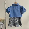 Kläderuppsättningar 2023 Baby Girls Summer Set Denim Jackets Floral Dress Barn Barn mode Casual Birthday 2st.