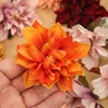 Dekorative Blumen 5/10 Stück Dahlie künstlich für Dekoration, Hochzeit, Party, DIY, Kranz, Zuhause, Deocr, Seide, gefälschter Blumenkopf, Zubehör im Großhandel