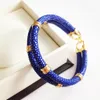 Braccialetti Personalizza Bracciale rigido con gioielli da uomo di lusso Bracciale in pelle blu Stingray di nuovo arrivo con chiusura in acciaio al titanio dorato