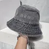 Retro Miu Letter Denim Fisherman Hat vrouwelijke ontwerper Beanie Cap gewassen en gemaakt oude hete diamanten emmer hoed zonovergave hoed veelzijdig