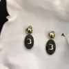 Luxusmarke beschriftete schwarze runde Ohrringe für Frauen Mori-Stil süße coole süße kleine Fee Temperament Silber Ohrstecker Ohrstecker Großhandel