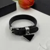 Mens Luxury Leather Bracelets Designer para mulheres Cadeia Link Gold Pu Bangle Designer Silver Love Bracelet P Moda Pingente Triangular Men Jóias