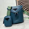 Umhängetaschen, Mini-Eimer-Einkaufstasche, Strand-Handtasche, Geldbörse, Schultertasche, Emaille-Metall-Dreieck-Leder-Clutch, schlichte Messenger-Geldbörse, abnehmbare Träger mit Münzfach