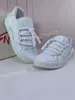 Nouvelles chaussures de créateurs de luxe Baskets Plate-forme Classique En Cuir Sports Skateboard Chaussures Hommes Femmes Baskets Running Marche Noir Blanc