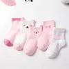 Chaussettes 5 paires / lot de coton doux mignon de bande dessinée pour enfants garçons filles bébé chaud à pois rayés chaussettes de sport à la mode automne et hiver cadeaux pour enfants G220524