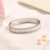 Bangle Vergulde Roestvrij Stalen Armbanden Luxe Letters Mannen Vrouwen Metalen Armband Sieraden Accessoires Cadeau Niet Vervagen