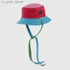 Breda randhattar Mens Multicolour Reversible Canvas Bucket Hat With Strap Fashion Designers Caps Hatts Women Sommarmonterad Beach Bonnet Beanie Casquette L230523