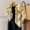 Foulards huile Rose 2023 printemps été 90 90 cm écharpe pour femmes Designer Hijab Bandana mouchoir soie Wrap vêtements accessoires
