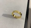 2023 Anello stretto di fascia punk in materiale oro di qualità v di lusso con diamante placcato in tre colori con timbro a scatola PS5163