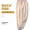 カプリスの特大の模倣ラムと女性のためのベルベットスポーツパンツ冬の厚い綿プラスサイズの外側のウェアウォームカジュアルパンツ