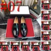 2023 고급스러운 패션 브랜드 남성 옥스포드 신발 비즈니스 디자이너 드레스 슈즈 로고 크기 38-45와 실제 가죽 공식 신발에 미끄러짐 38-45