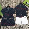 Ensembles de vêtements de luxe enfants T-shirt rouge noir blanc monogrammé le plus court mode marque de mode britannique été trésors pour enfants et filles coton deux pièces A