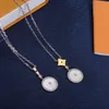 2 couleurs mode collier pendentif en nacre blanc type marguerite pendentif anti allergie lettre V chaîne pour les femmes fête bijoux quotidiens
