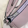 브랜드 데이 팩 2023 C 가족의 새로운 패션 트렌드 One Shoulder Crossbody 대용량 겨드랑이 가방 클래식 하프 달 가방