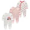Rompers 012months Baby Born Girls Boys 100%Bomullskläder av Long Sheeve 123 -stycken Spädbarnskläder Pyjamas Overalls 230525