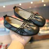 Platta skor 2023 Ins Girls Leather Children Dress For Party Black Pink Wedding Kids Flats Ruffles Pleated Loafers 21-35