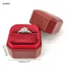 Bolsas de joyería Bolsas Triángulo antiguo Caja de anillo de terciopelo de PU Soporte de exhibición individual con tapa desmontable para ceremonia de boda