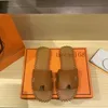 شبشب فاخر مصمم للشاطئ كلاسيكي مسطح منسوج وحيد امرأة صيفية للسيدات من الجلد 2023 أحذية نسائية عصرية جديدة مع صندوق