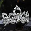 Andra modetillbehör Luxury Miss Universe Round Crown Crystal Pearls Wedding Crowns Peacock Feather Tiaras Rhinestone Pageant Diadem Hair Access J230525