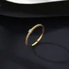 2023 Nowy 3A cyrkon S925 Srebrny pierścień dla kobiet marka 18K złota czarne kobiety klasyczne pierścionek weselny rocznica biżuterii Walentynki Wholeds