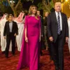 2023 Fuchsia Arabe Celebrity Robes De Soirée Avec Cape Étage Longueur Dubaï Tapis Rouge Robe De Bal Robes Perlées Robes De Soirée