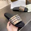 Slippers 2023 Paris Sliders Mens Womens Slippers Summer Slides London England Sandals Beach Slide Ladies Flip Flops Loafers Home Plaid Pattern Slipper C J230525