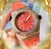 Popular Line Skeleton Dial Designer Watch StopWatch 42mm Bandado de borracha de aço inoxidável Relógio Japão quartzo bateria Data automática de pulso relloj de lujo