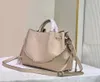 BELLA Damen-Designer-Einkaufstasche, luxuriöse Handtaschen, klassische perforierte Blumen, Flight Mode-Umhängetaschen, hochwertige Damenmode-Crossbody-Make-up-Geldbörse aus Leder