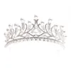 Altri accessori di moda KMVEXO Diademi da sposa di lusso Strass Fiore di perle Foglie di colore argento Matrimonio Corona da sposa per copricapo da spettacolo Ebreo J230525