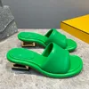 2023 Moda Moda Sandálias Sandálias Verão Bordado de Canvas Designer Slides Sandles Plataformas Sapatos deslizantes para mulheres mulheres brancas preto com caixa -102