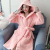 Kvinnors sömnkläder Kvinnor Robes Ears Hooded Thryck Tjockning Casual Warm Kne Length Female Bath Robe Fashion Ulzzang Daily With Belt C