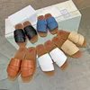 نساء البغال الخشبي Slippers Sandals Canvas المطرزة الصليب المنسوج المنسوج الصيفي الصيف في الهواء الطلق زقزقة أخمص القدمين أحذية خطاب النعال مع مربع NO290