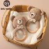 أزعج الهواتف المحمولة 1pc crochet animal bear toy toy soother bracelet wooden teether ring baby produc