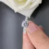 Anelli a grappolo Anello in oro bianco massiccio 18 carati 750 Test a quattro punte Positivo 1 ct Moissanite Matrimonio Design perfetto Gioielli di qualità durevole