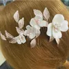 Klipsy do włosów grzebień ślubny ręcznie robiony ceramiczny kwiat nakrycie kryształowy koralik złoty kolor liści damski prezent biżuterii