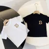 Designer baby barn kort ärm tees topps baby pojkar lyx skjortor flickor mode brev tshirts chilsrens casual brev tryckta kläder t-shirts 4151