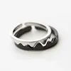 Anéis de casal elegantes, preto e branco, padrão ondulado, tamanho ajustável, conjunto de anéis de casamento para mulheres e homens