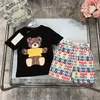 高級デザイナーブランドのベビーキッズ服セットクラシックブランド服スーツ子供夏の半袖レターレターショーツファッションシャツセット複数のスタイル