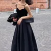 Kvinnors tankar svarta svan franska vintage sammet rem mångsidig topp 2023 vår och höst underlagstank outwear