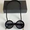 Gafas de sol de diseñador para mujer de lujo para mujer 5489 Anteojos para mujer Gafas retro con cadena de perlas Marcos redondos Marcas famosas Moda popular popular Viene con estuche original