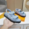 2023 Authentic Womans Paseo Flat Comfort Sandals lady luxury Summery leather denim Pantofole da spiaggia regolabili con sandali CON SCATOLA