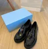 Swobodne trampki damskie buty bogi butów butę moda luksusowe designerskie szczotkowane skórzane mokasyny płaskie czarne patentowe platforma gumowa niska cięcie