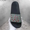 Slipare designer tofflor för kvinnor män glider blommor brokadlägenheter växlar botten tiger snaker ess bin flopp flip scuffs casual mode strandskor sandal j230525